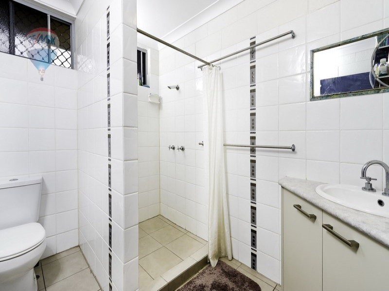 4/14 Curtin Street, Westcourt QLD 4870