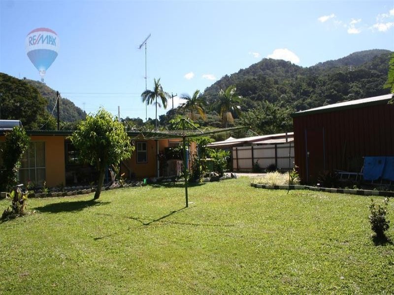 10 Valmadre Street, Caravonica QLD 4878