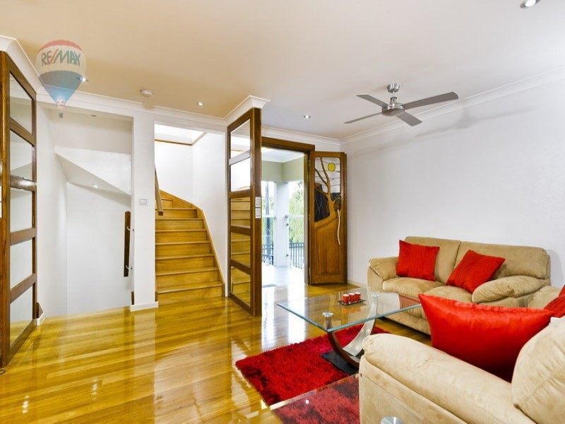 23 Mullins Street, Whitfield QLD 4870