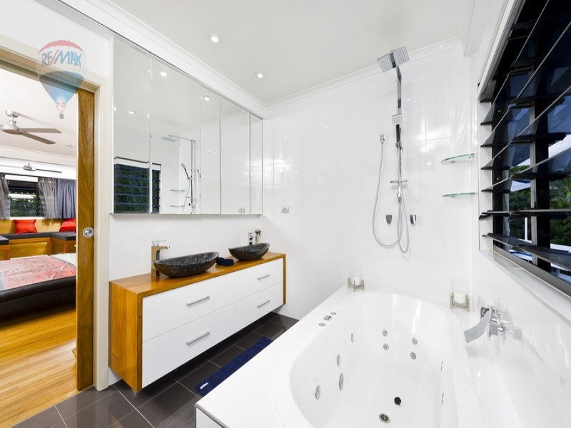 23 Mullins Street, Whitfield QLD 4870