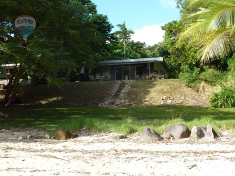 2405 Esplanade, East Trinity QLD 4871