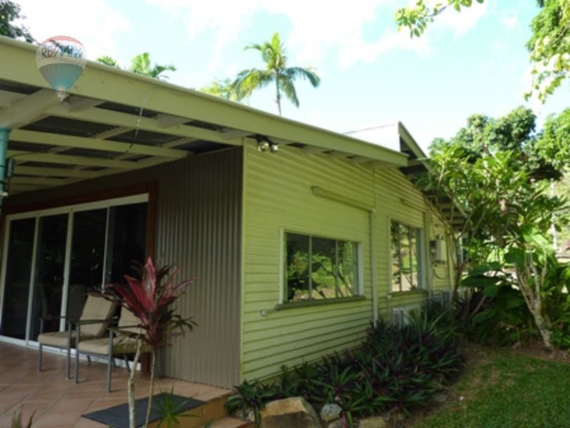 2405 Esplanade, East Trinity QLD 4871