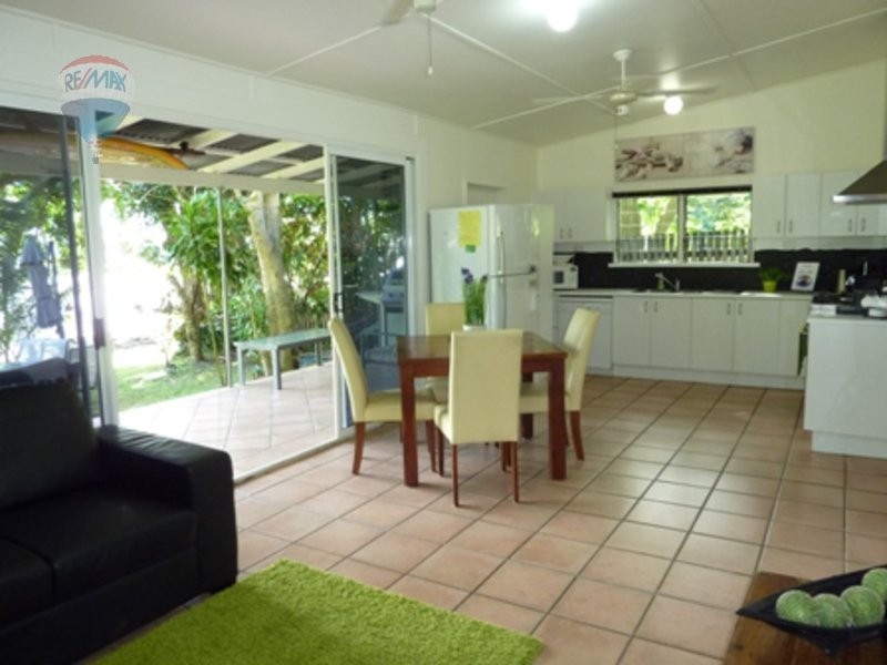 2405 Esplanade, East Trinity QLD 4871