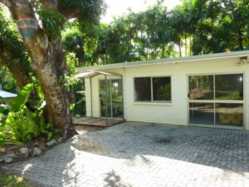 2405 Esplanade, East Trinity QLD 4871