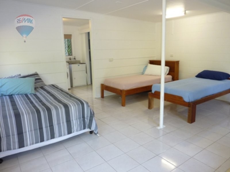 2405 Esplanade, East Trinity QLD 4871