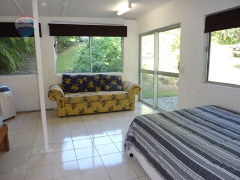 2405 Esplanade, East Trinity QLD 4871