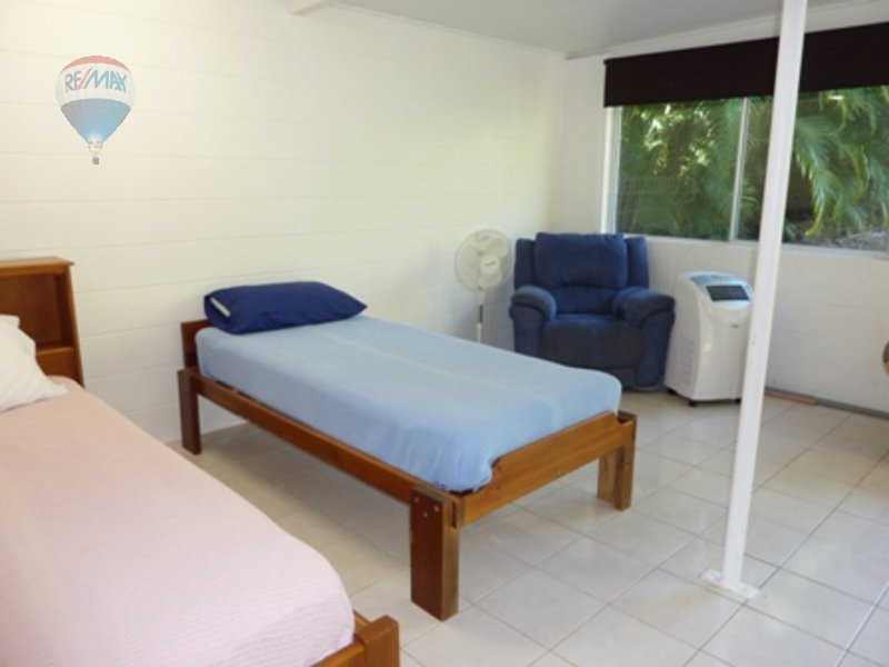 2405 Esplanade, East Trinity QLD 4871