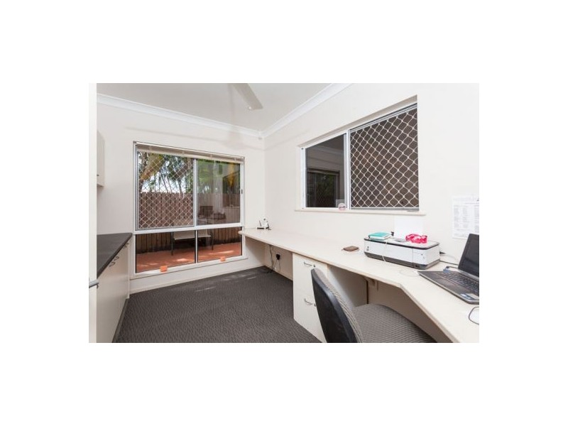 1 Satinash Close, Redlynch QLD 4870