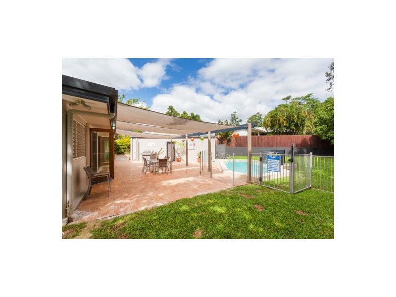 1 Satinash Close, Redlynch QLD 4870