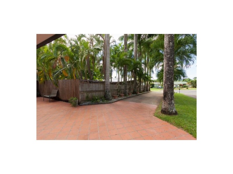 1 Satinash Close, Redlynch QLD 4870