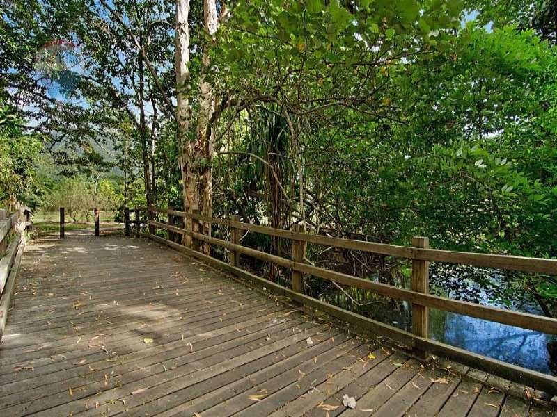 Clifton Beach QLD 4879