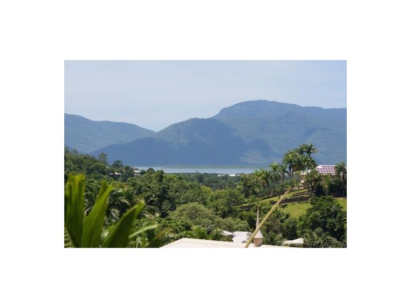 4 Knott Court, Whitfield QLD 4870