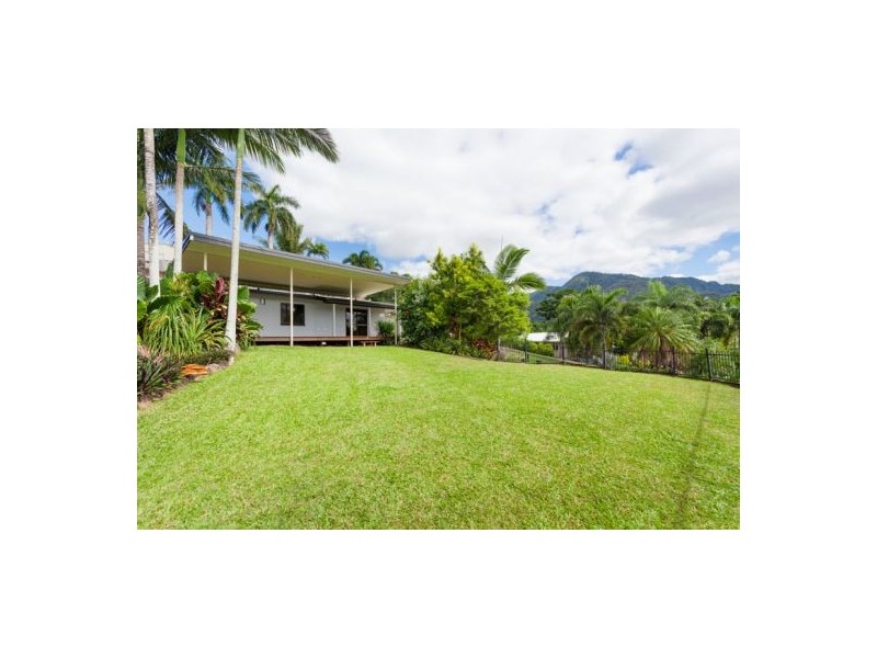 16 Makoo Close, White Rock QLD 4868