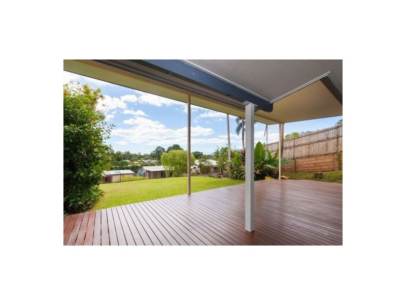 16 Makoo Close, White Rock QLD 4868