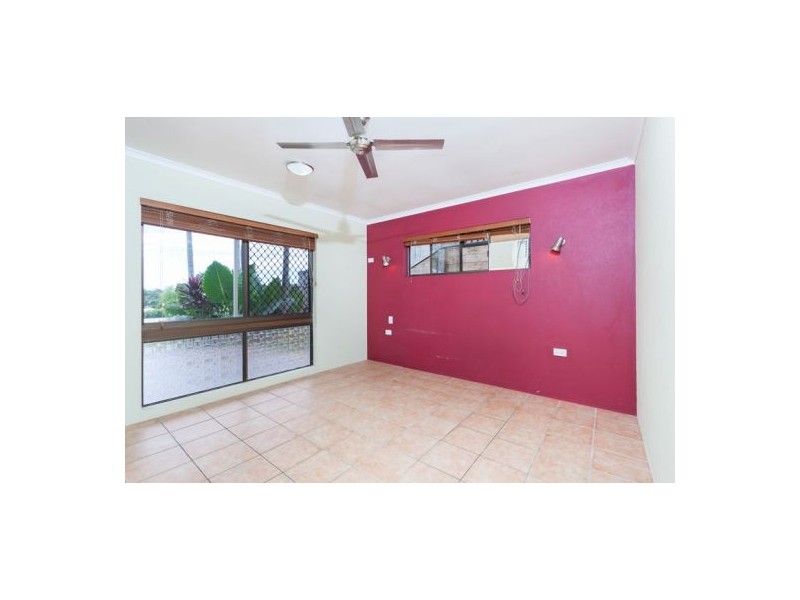 16 Makoo Close, White Rock QLD 4868