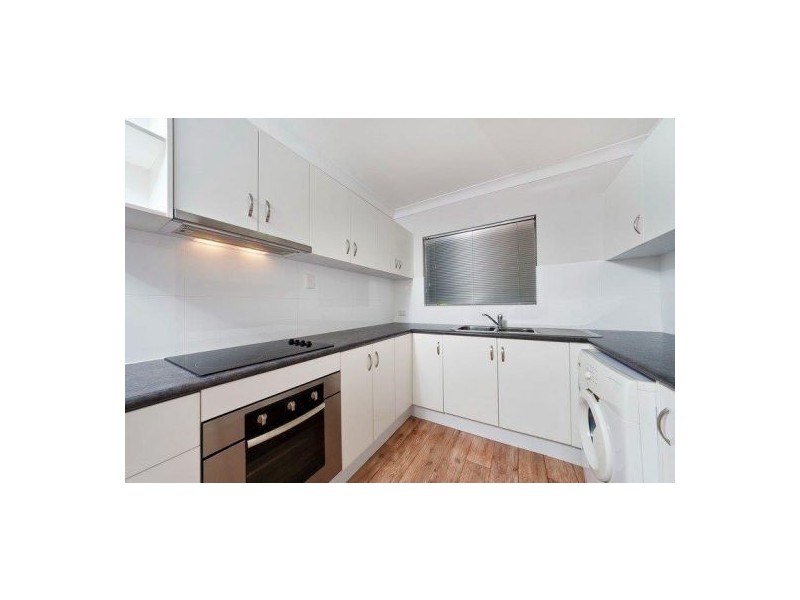 4/347 Lake Street, Cairns North QLD 4870