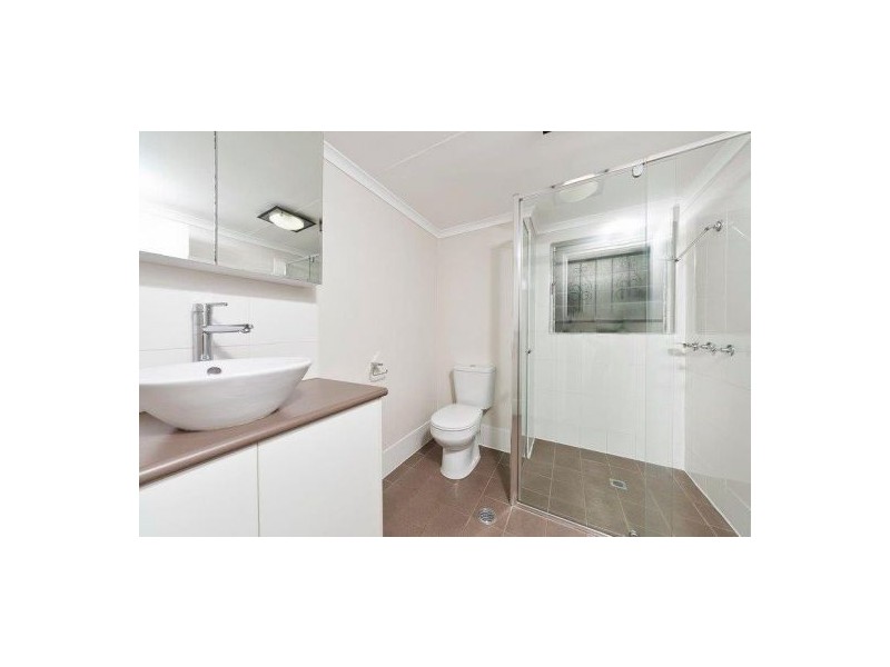 4/347 Lake Street, Cairns North QLD 4870