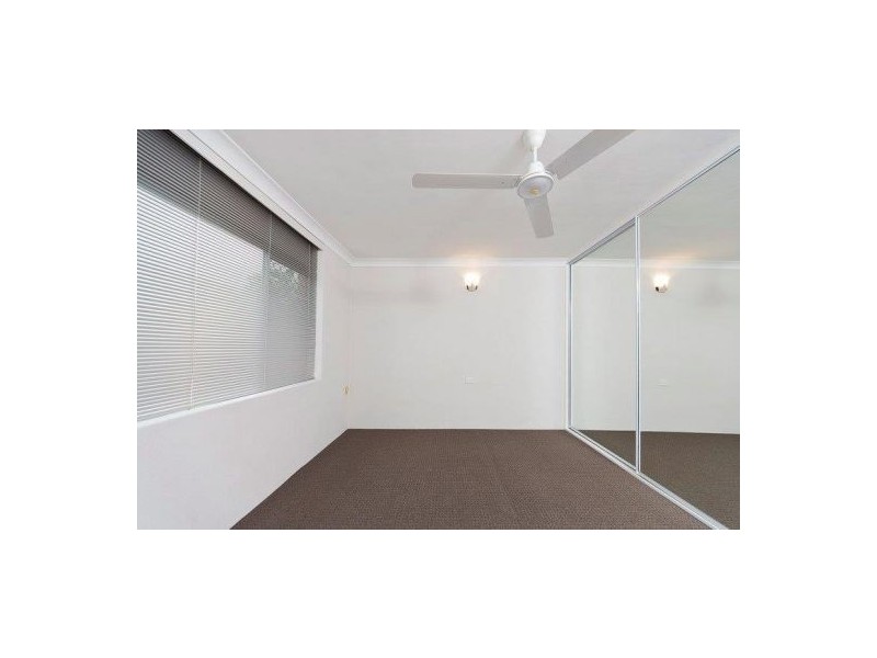 4/347 Lake Street, Cairns North QLD 4870