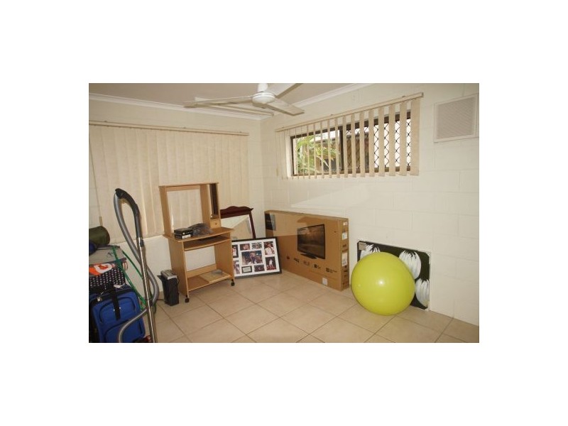 11 Makoo Close, White Rock QLD 4868