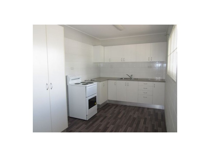 1/129 Mann Street, Westcourt QLD 4870