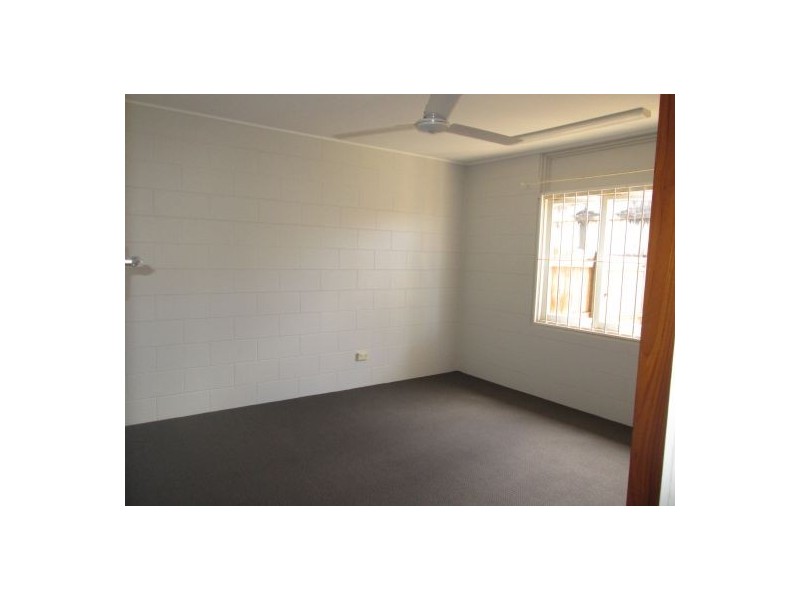 1/129 Mann Street, Westcourt QLD 4870