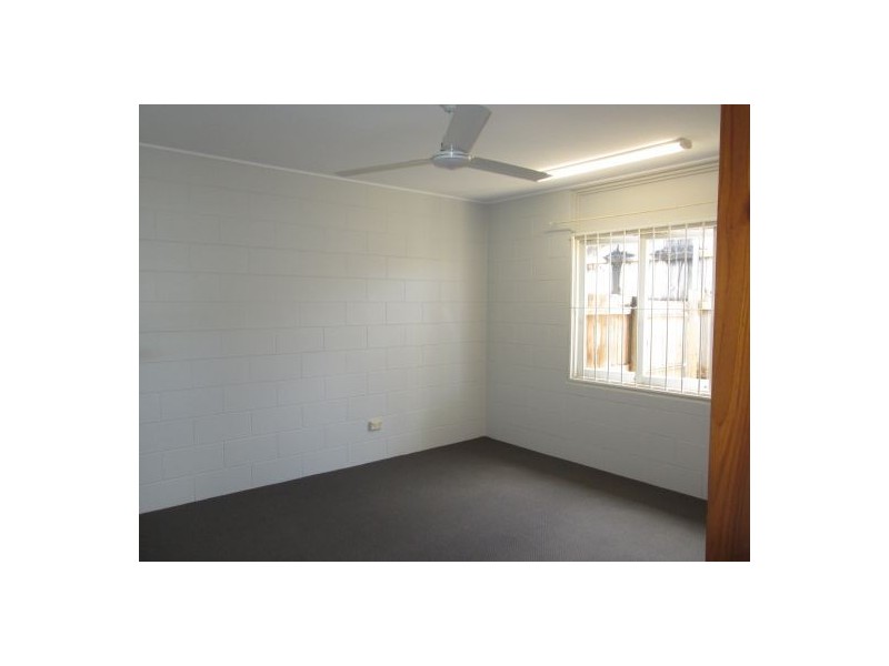 1/129 Mann Street, Westcourt QLD 4870