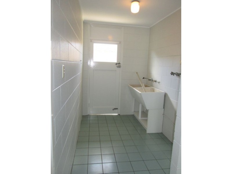 1/129 Mann Street, Westcourt QLD 4870