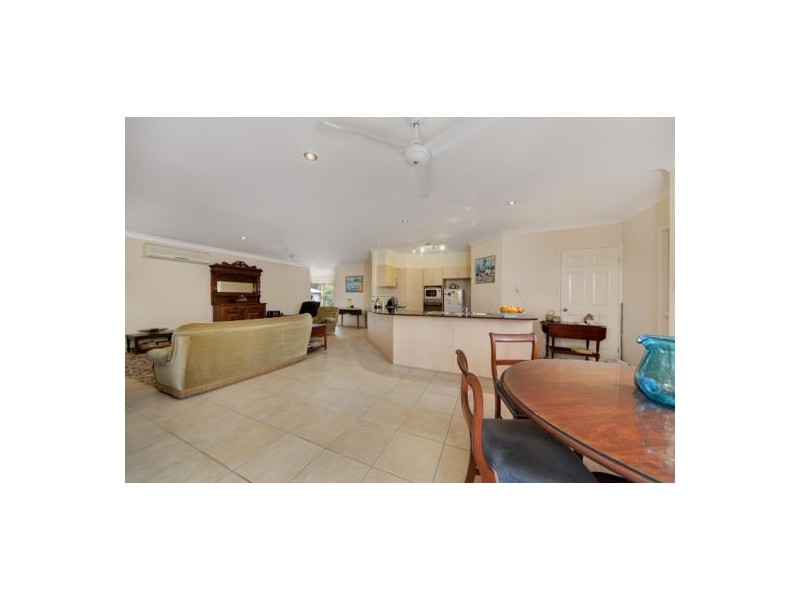 14 Chesterfield Close, Brinsmead QLD 4870