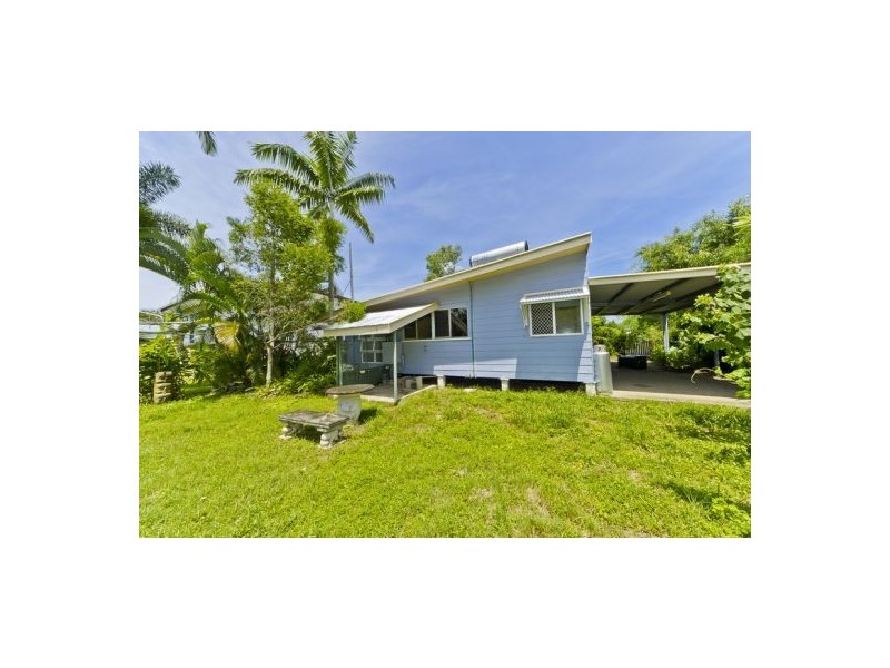 8 Dollinson Street, Manunda QLD 4870