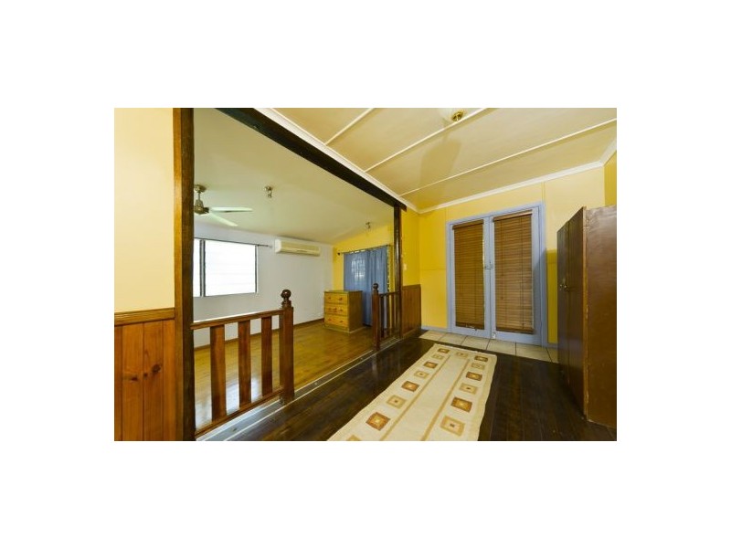 8 Dollinson Street, Manunda QLD 4870