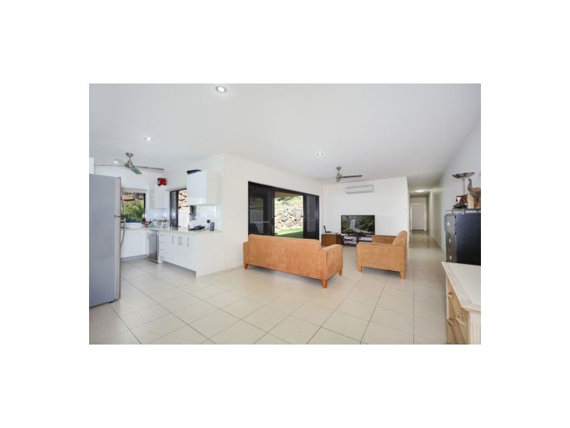 1/1 Savaii Close, Palm Cove QLD 4879