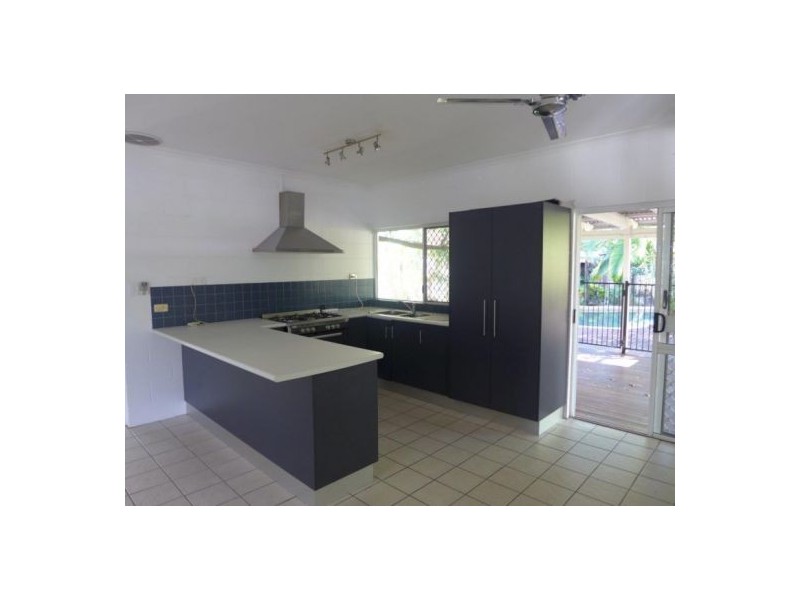 44 Baronia Crescent, Holloways Beach QLD 4878