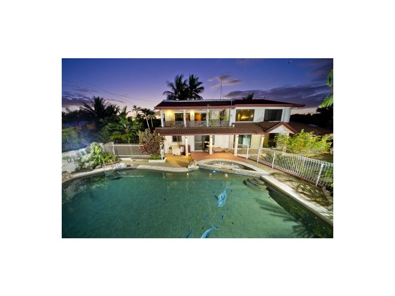 1 Coconut Street, Holloways Beach QLD 4878