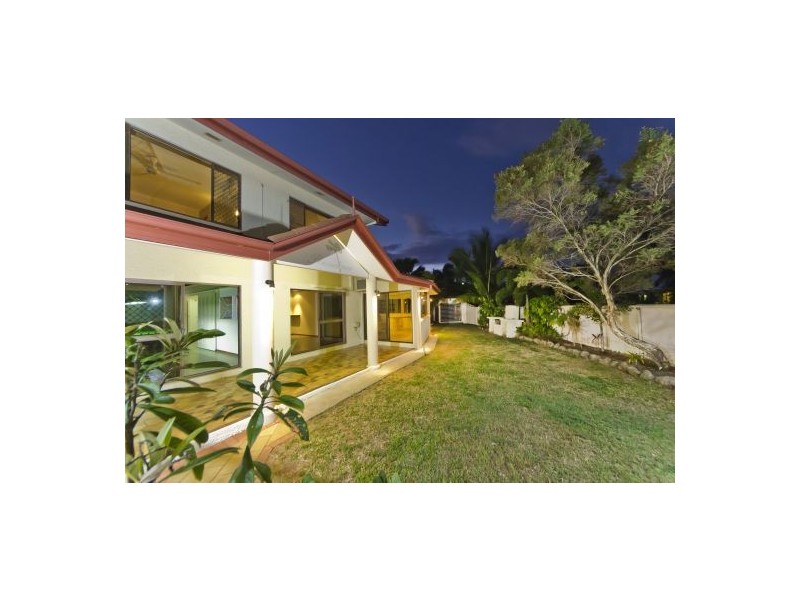 1 Coconut Street, Holloways Beach QLD 4878