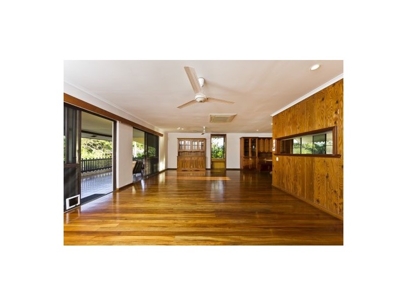 1 Coconut Street, Holloways Beach QLD 4878