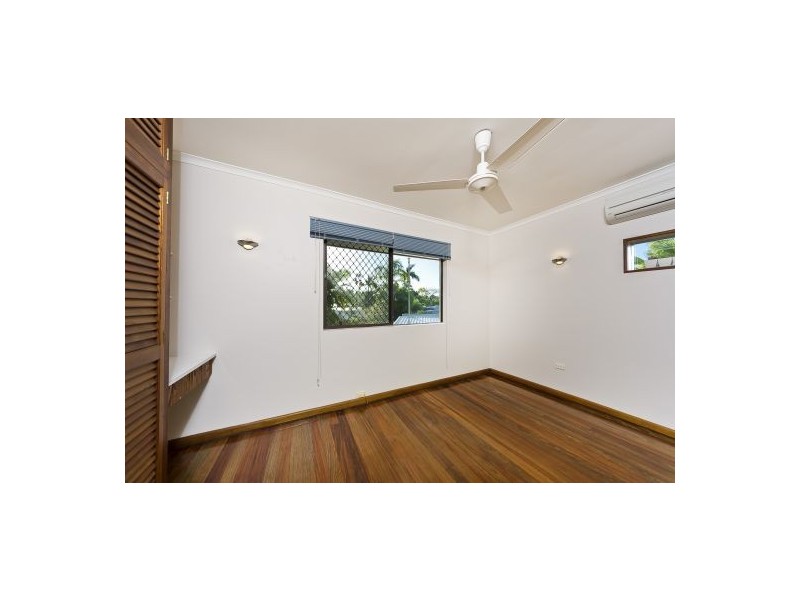 1 Coconut Street, Holloways Beach QLD 4878