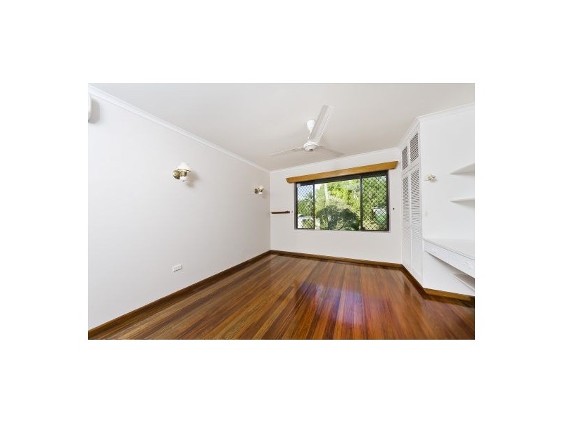 1 Coconut Street, Holloways Beach QLD 4878