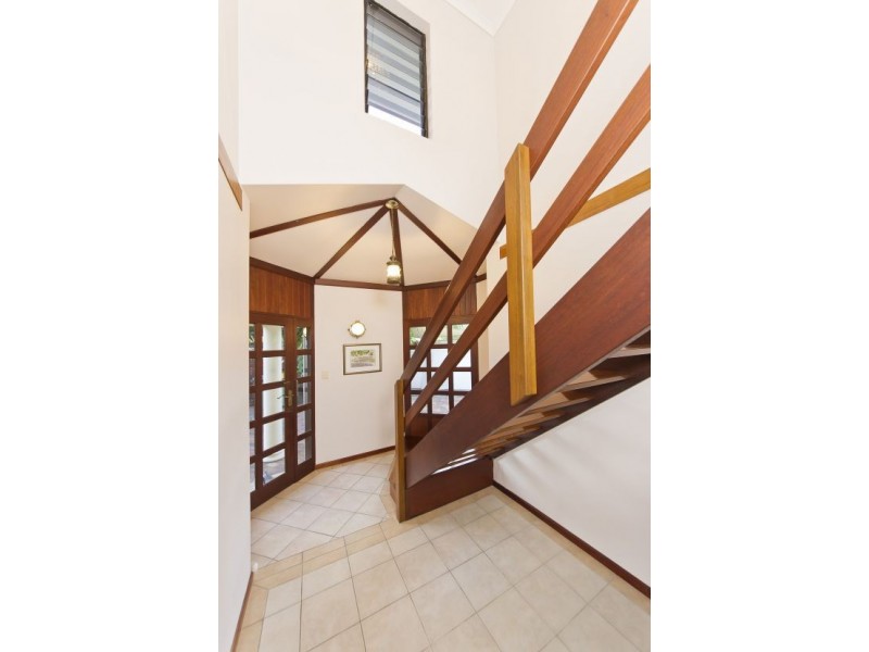 1 Coconut Street, Holloways Beach QLD 4878