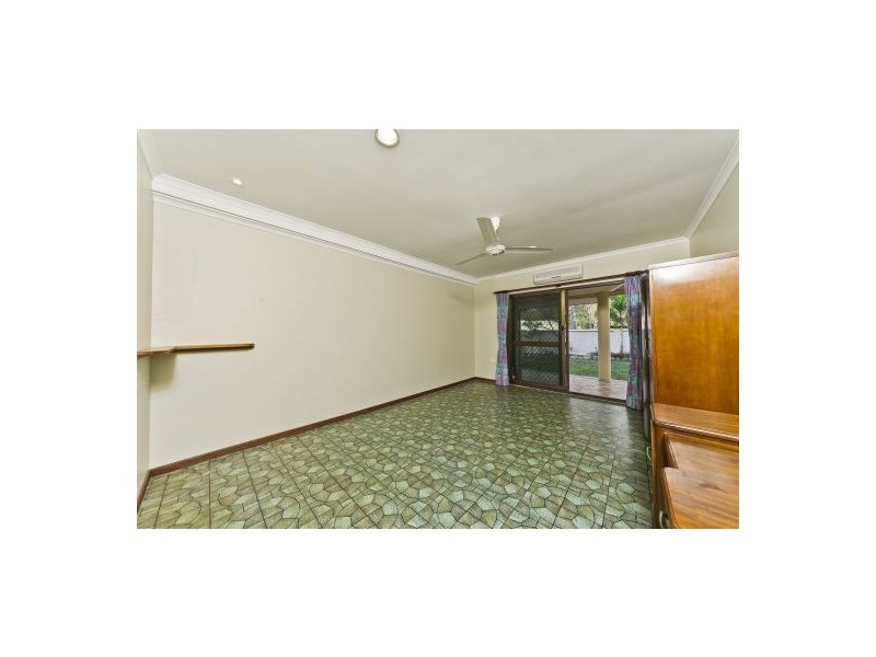 1 Coconut Street, Holloways Beach QLD 4878