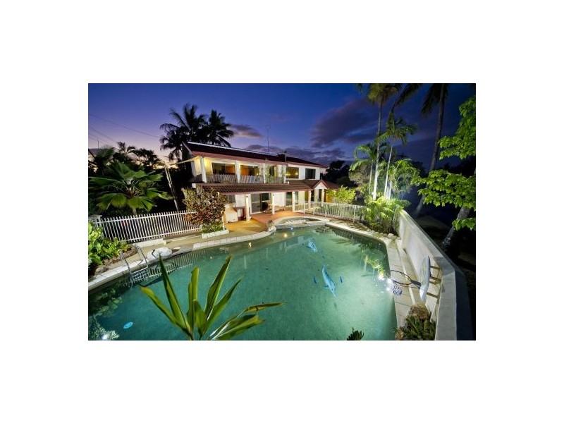 1 Coconut Street, Holloways Beach QLD 4878