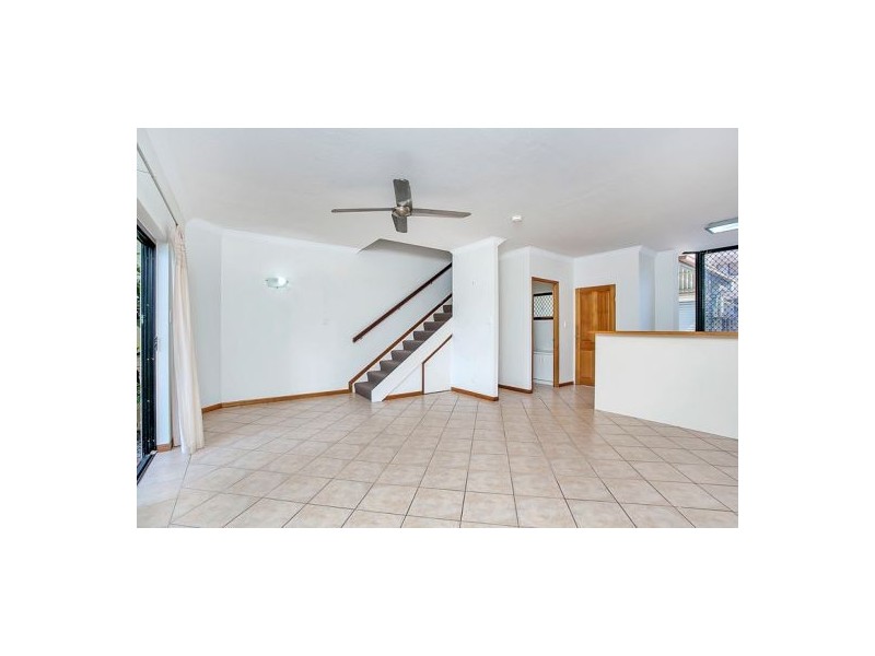 9/9-11 Margaret Street, Redlynch QLD 4870