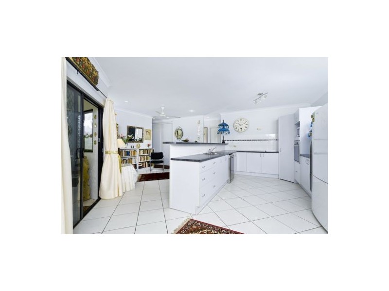 1 Mia Street, Kewarra Beach QLD 4879