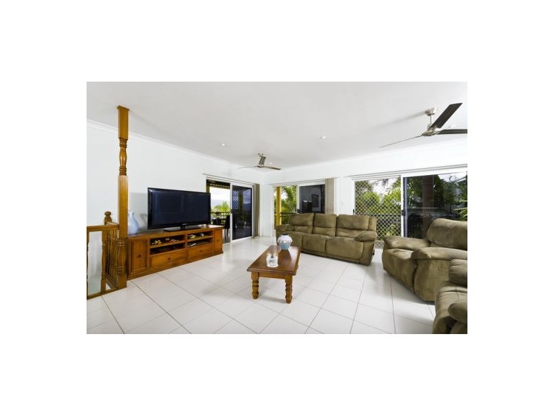 22 Summer Hill Drive, Mooroobool QLD 4870