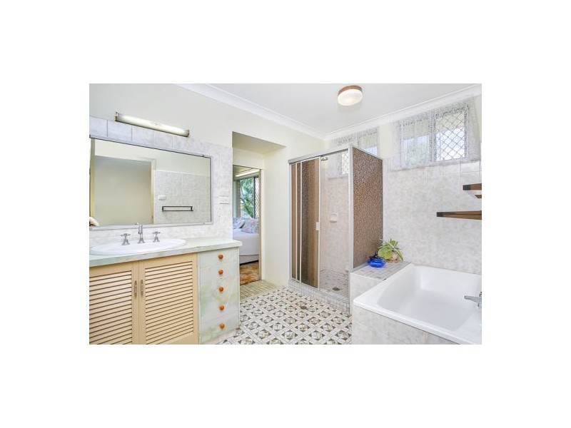 6 Mywee Street, Bayview Heights QLD 4868