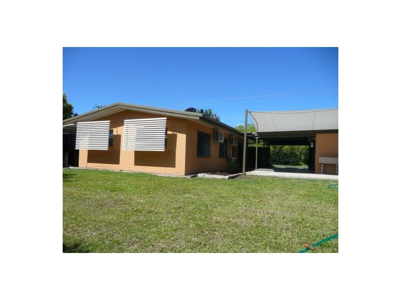 33 Mulligan St, Manoora QLD 4870