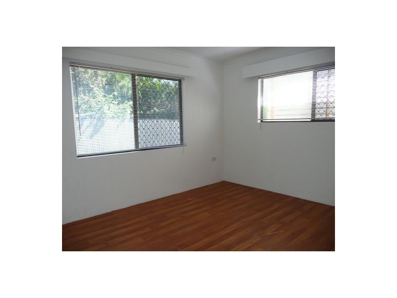 33 Mulligan St, Manoora QLD 4870