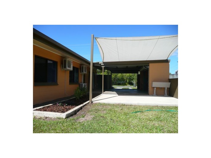 33 Mulligan St, Manoora QLD 4870