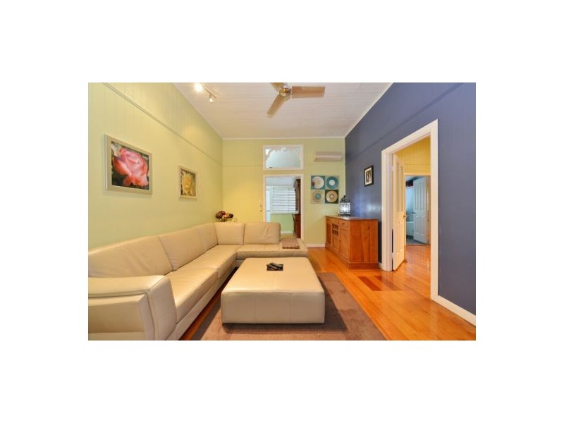 12 Creedy Street, Westcourt QLD 4870