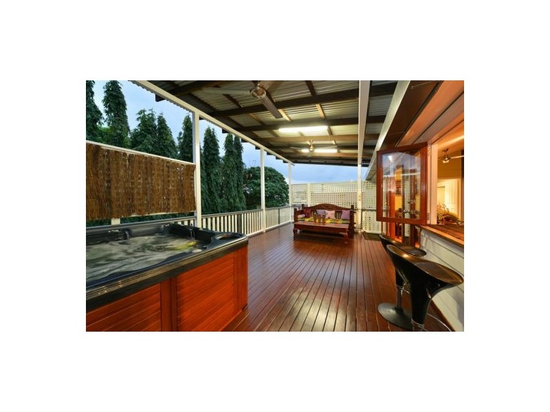 12 Creedy Street, Westcourt QLD 4870