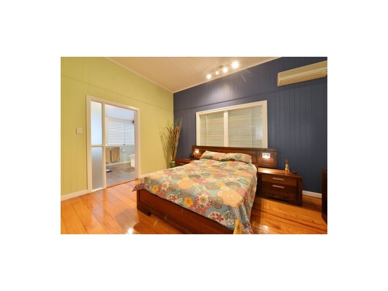 12 Creedy Street, Westcourt QLD 4870